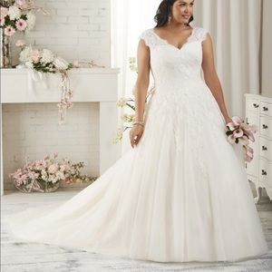 Ivory wedding dress size 30w